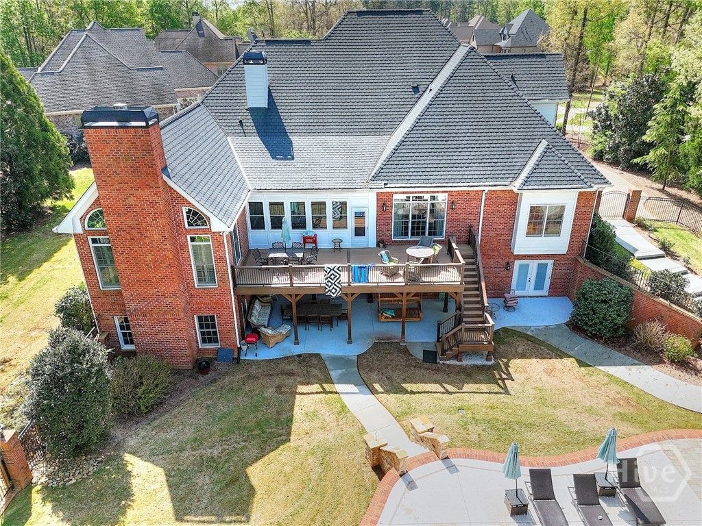 Image 6 of property listing at 1690 McFall, Watkinsville, GA 30677