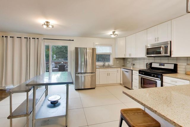 1410 N Scully Drive, Mchenry, IL 60050
