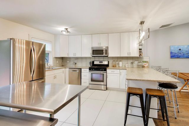 1410 N Scully Drive, Mchenry, IL 60050