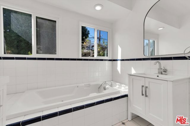 205 S Canon Drive, Beverly Hills, CA 90212