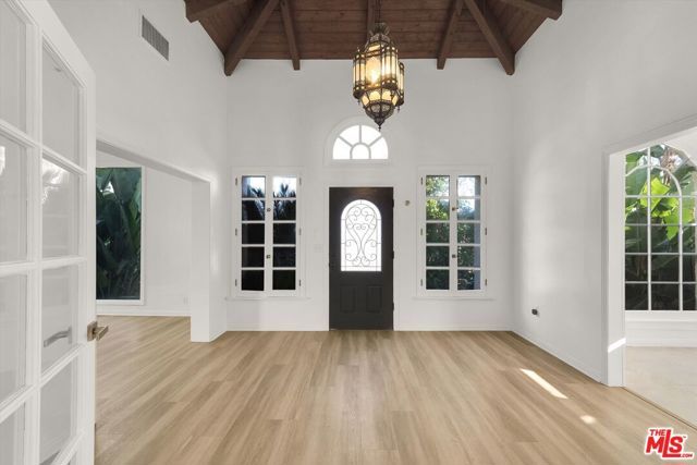 205 S Canon Drive, Beverly Hills, CA 90212