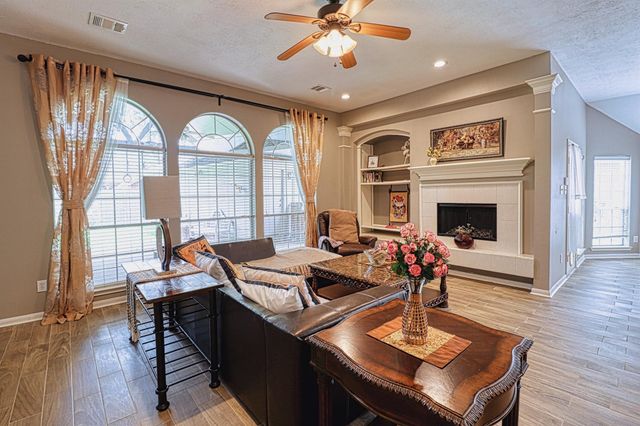 2123 Meadow Park Circle, Missouri City, TX 77459