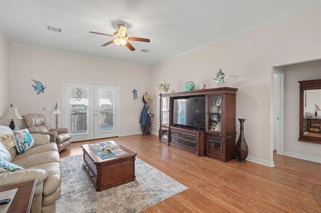 437 Pompano Street, Bayou Vista, TX 77563