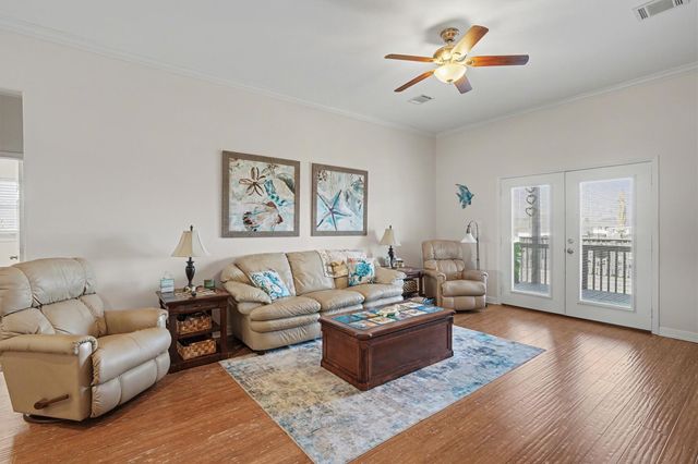 437 Pompano Street, Bayou Vista, TX 77563