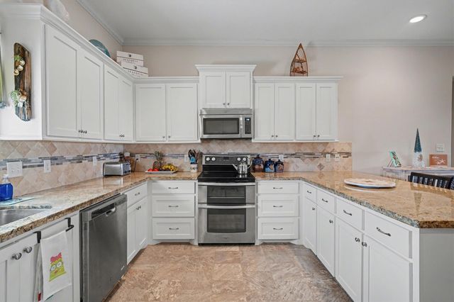 437 Pompano Street, Bayou Vista, TX 77563