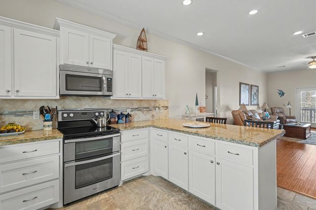 437 Pompano Street, Bayou Vista, TX 77563