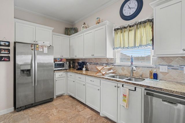 437 Pompano Street, Bayou Vista, TX 77563