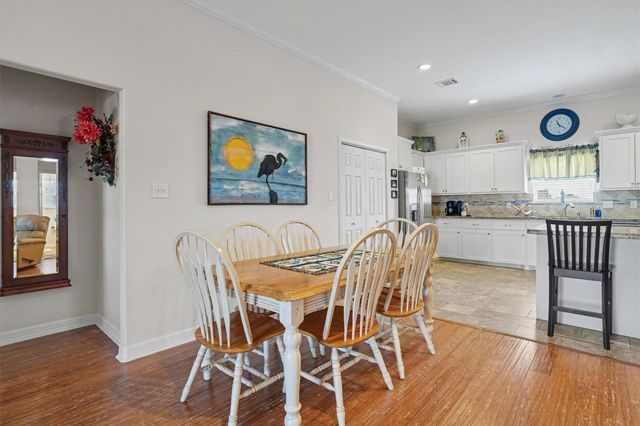 437 Pompano Street, Bayou Vista, TX 77563