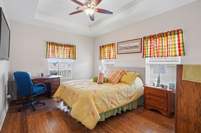 437 Pompano Street, Bayou Vista, TX 77563