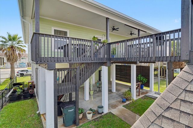 437 Pompano Street, Bayou Vista, TX 77563