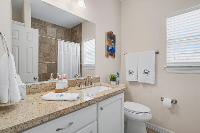 437 Pompano Street, Bayou Vista, TX 77563