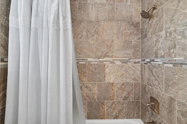 437 Pompano Street, Bayou Vista, TX 77563