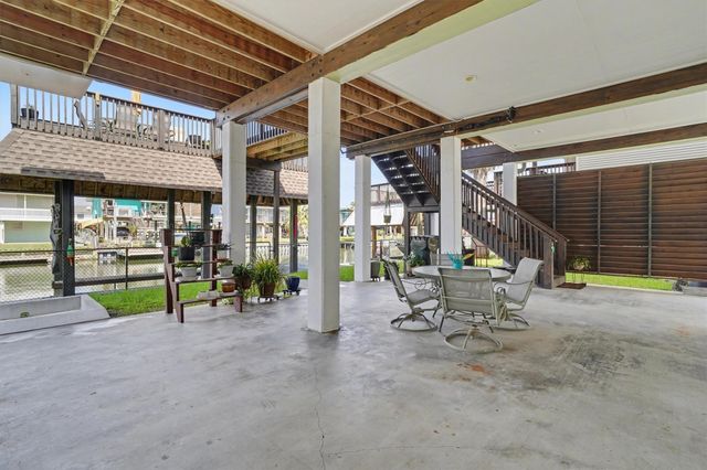 437 Pompano Street, Bayou Vista, TX 77563