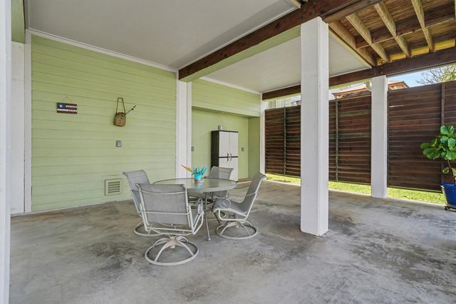 437 Pompano Street, Bayou Vista, TX 77563