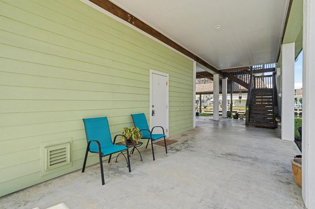 437 Pompano Street, Bayou Vista, TX 77563