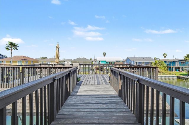 437 Pompano Street, Bayou Vista, TX 77563