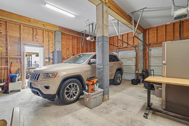 437 Pompano Street, Bayou Vista, TX 77563