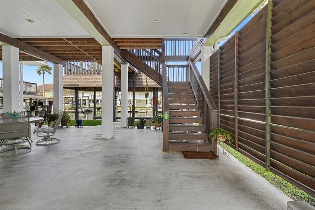 437 Pompano Street, Bayou Vista, TX 77563