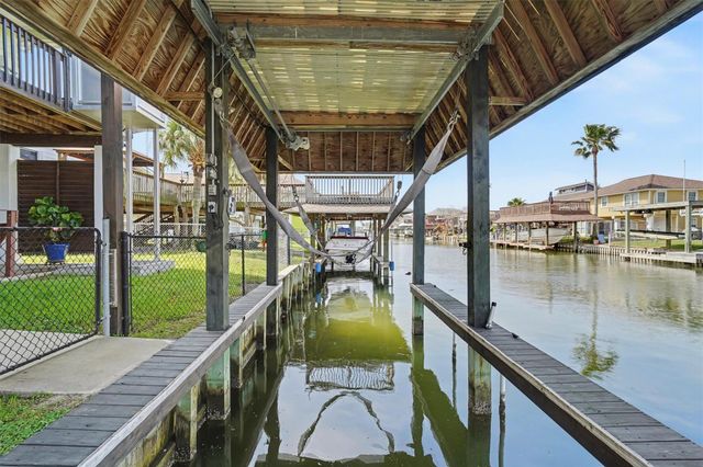 437 Pompano Street, Bayou Vista, TX 77563