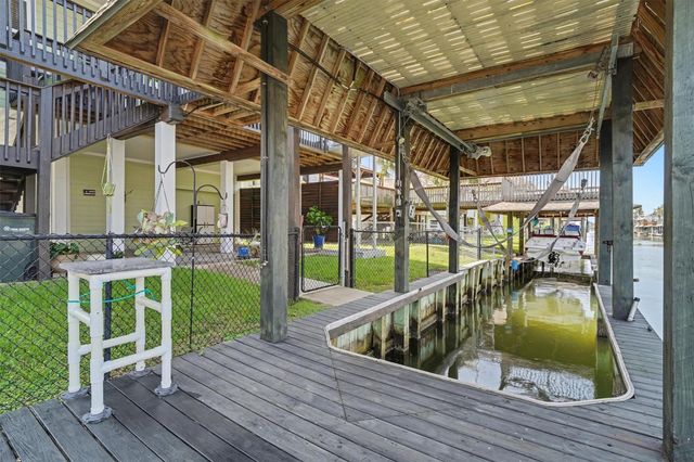 437 Pompano Street, Bayou Vista, TX 77563