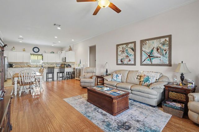 437 Pompano Street, Bayou Vista, TX 77563