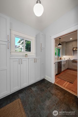 6703 17th Avenue NW, Seattle, WA 98117