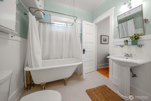 6703 17th Avenue NW, Seattle, WA 98117
