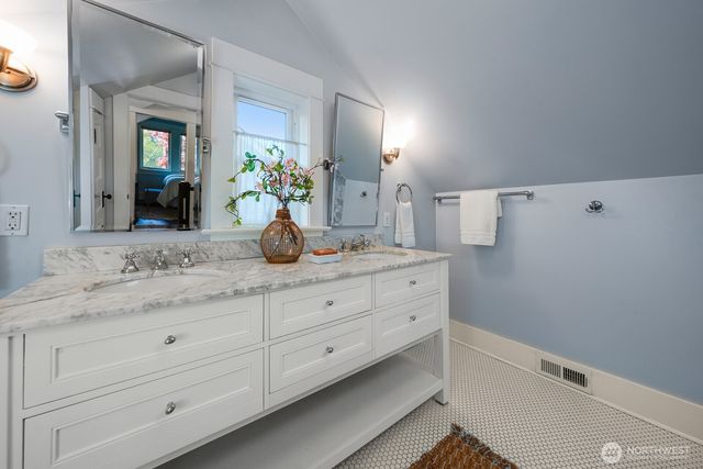 6703 17th Avenue NW, Seattle, WA 98117