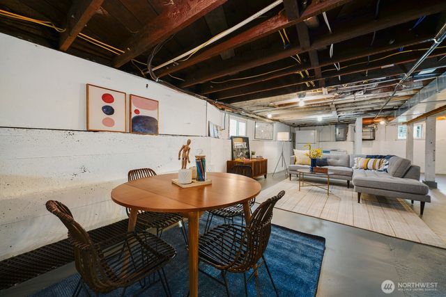 6703 17th Avenue NW, Seattle, WA 98117