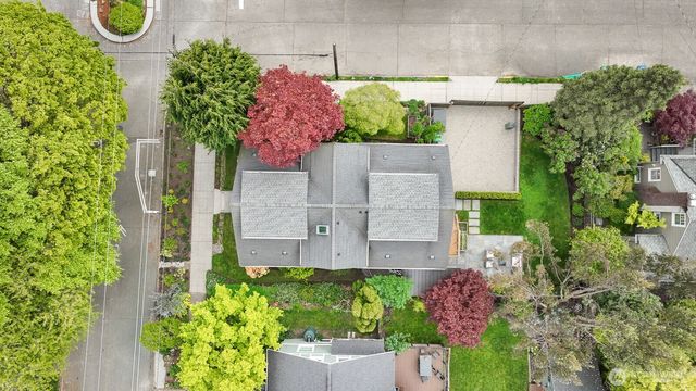 6703 17th Avenue NW, Seattle, WA 98117