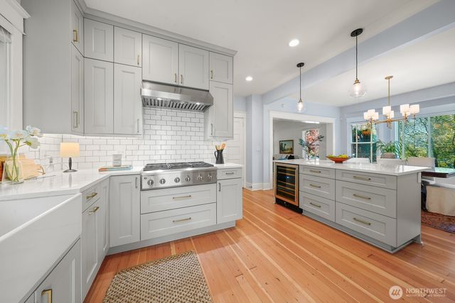6703 17th Avenue NW, Seattle, WA 98117