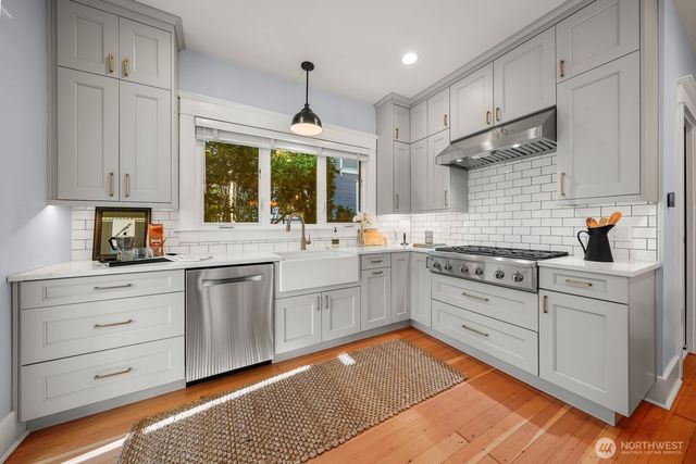 6703 17th Avenue NW, Seattle, WA 98117