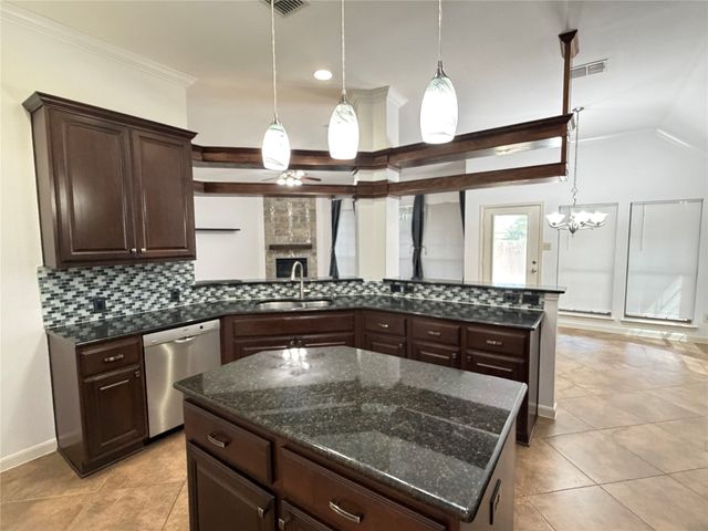 5852 Windy Meadow Lane, Grand Prairie, TX 75052