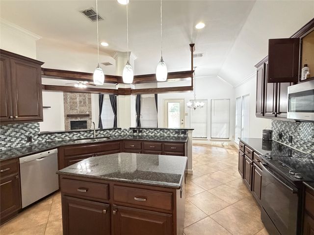 5852 Windy Meadow Lane, Grand Prairie, TX 75052