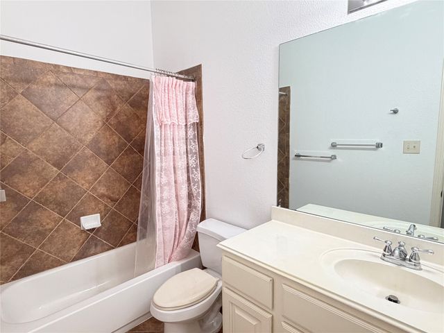 5852 Windy Meadow Lane, Grand Prairie, TX 75052