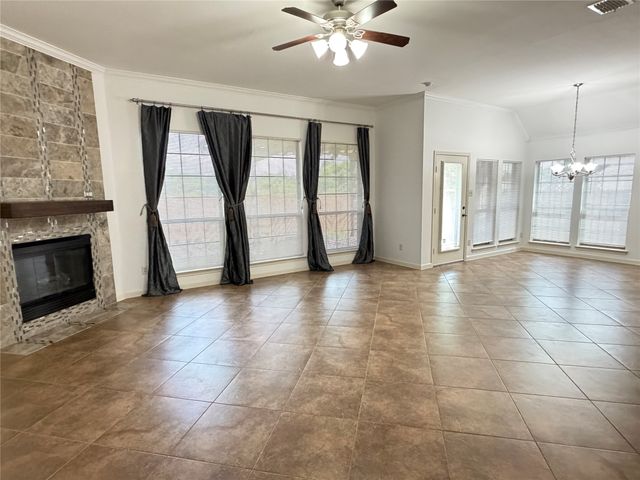 5852 Windy Meadow Lane, Grand Prairie, TX 75052