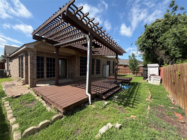 5852 Windy Meadow Lane, Grand Prairie, TX 75052