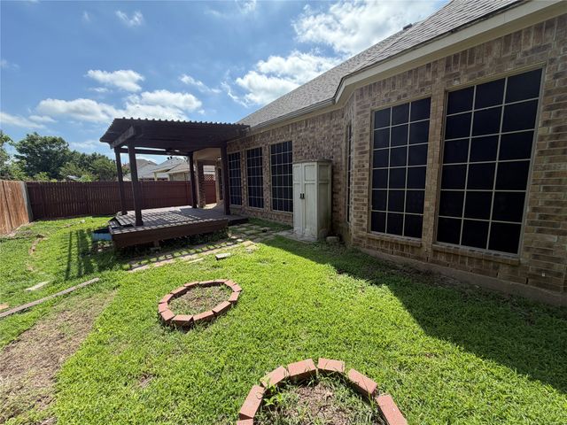5852 Windy Meadow Lane, Grand Prairie, TX 75052