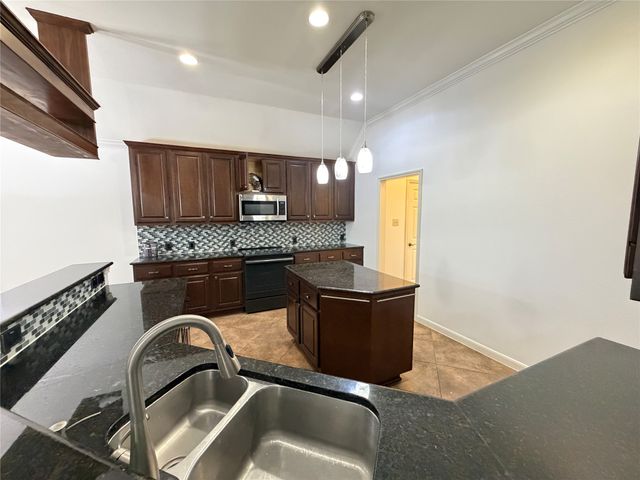 5852 Windy Meadow Lane, Grand Prairie, TX 75052