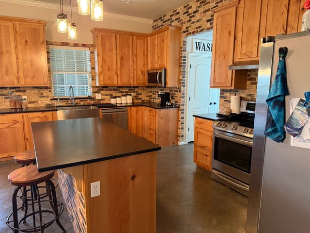 15542 Gholson Road, Waco, TX 76705