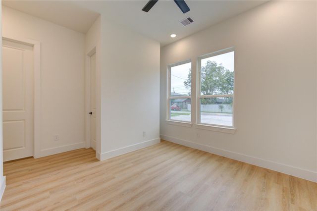 4029 Knoxville Street B, Houston, TX 77051