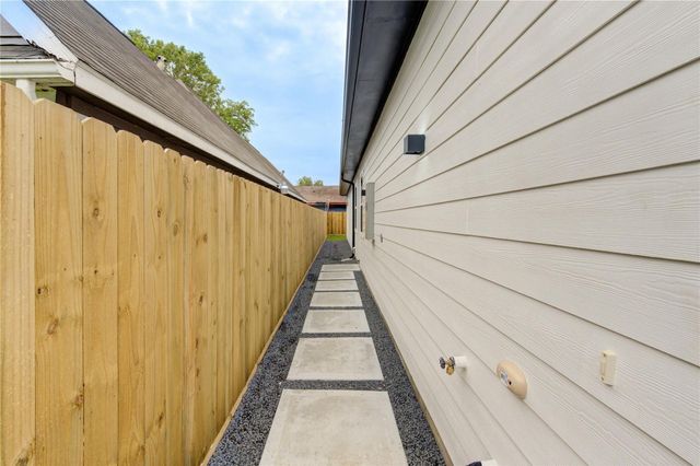 4029 Knoxville Street B, Houston, TX 77051