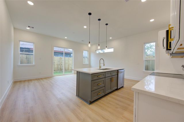 4029 Knoxville Street B, Houston, TX 77051