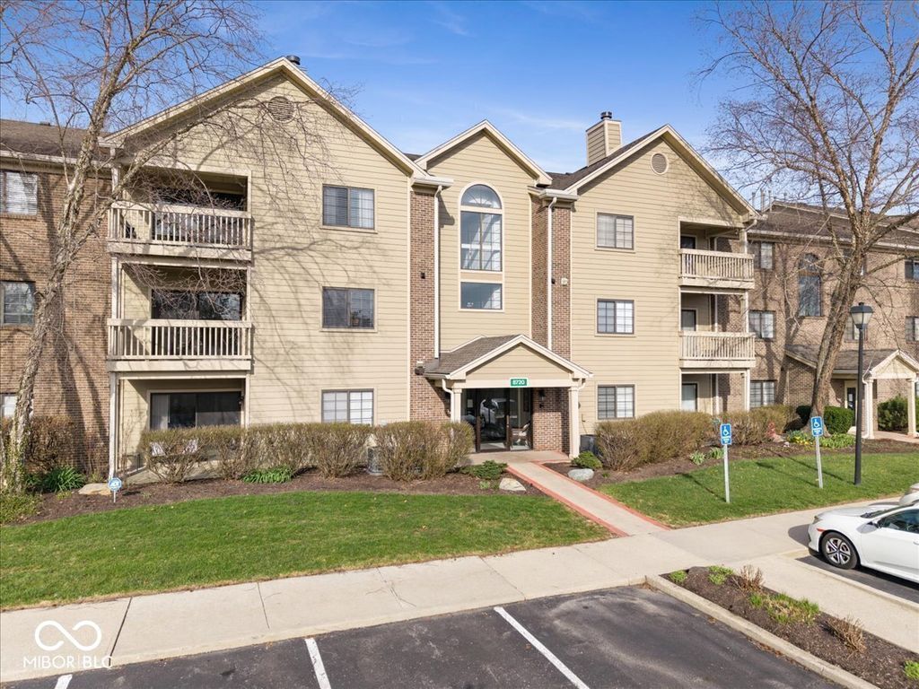8720 Yardley Court 202, Indianapolis, IN 46268