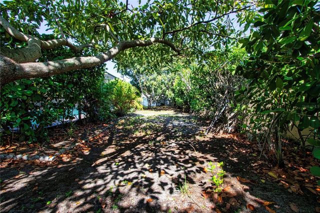 4403 DIAMOND CIRCLE N, Sarasota, FL 34233