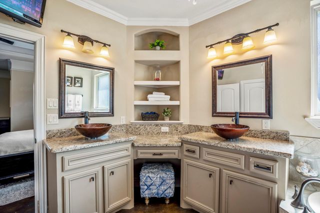 90 Victoria Drive W, Montgomery, TX 77356