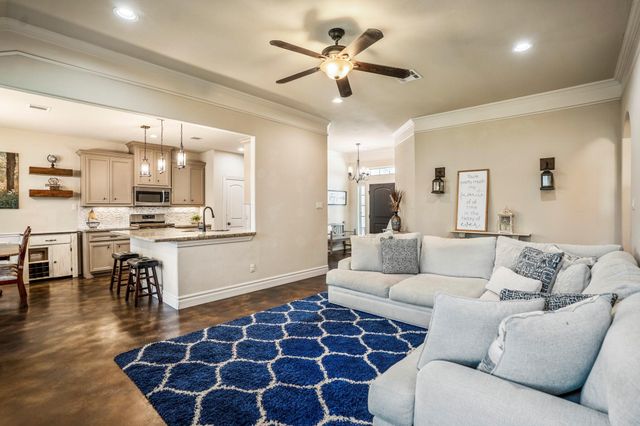 90 Victoria Drive W, Montgomery, TX 77356