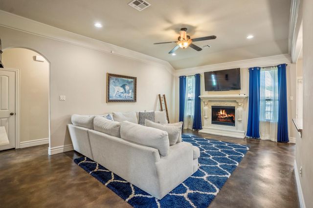 90 Victoria Drive W, Montgomery, TX 77356