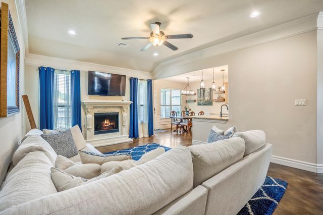 90 Victoria Drive W, Montgomery, TX 77356