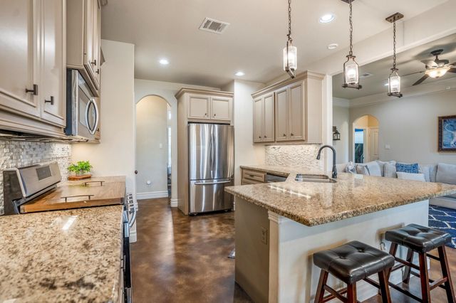 90 Victoria Drive W, Montgomery, TX 77356